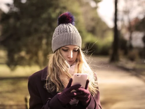 Rüyada Alnından Öpülmek: Bilinmeyen Ne Anlamlar Saklar?