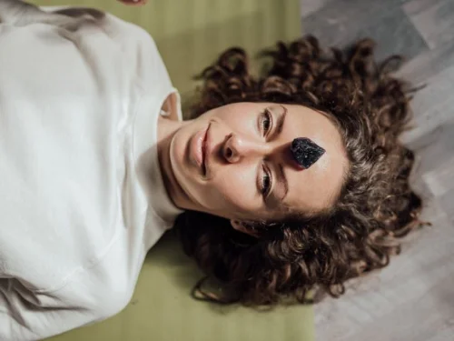 Rüyada Dev Sarı Arı Sokması: Ruhsal Bir Uyanış