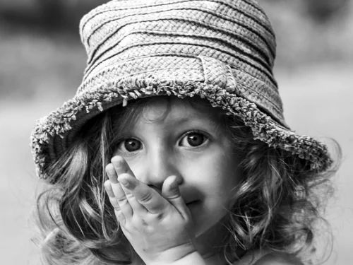 Avucunuzdaki Sızı: Rüyada Cam Batmasının Gizemi