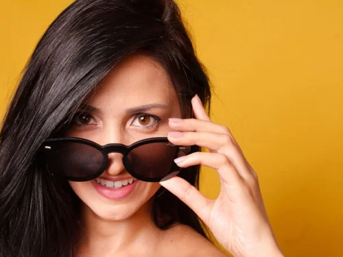 Rüyada Eteğin Sökülmesi: Utanç mı, Özgürleşme mi?