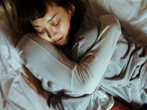 Rüyada Evin Zemini Delindi: Gizli Tehlike mi, Yeni Fırsat mı?