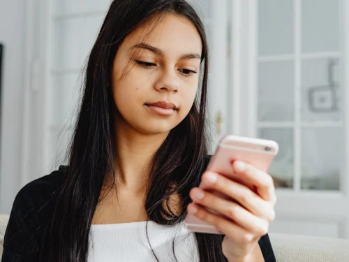 Rüyada Gökyüzünden Koltuk Düşmesi: Beklenmedik Dönüşüm Sinyali