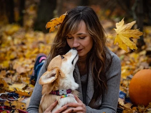 Rüyada Köpeğin Birine Sarılması Anlamı Nedir?