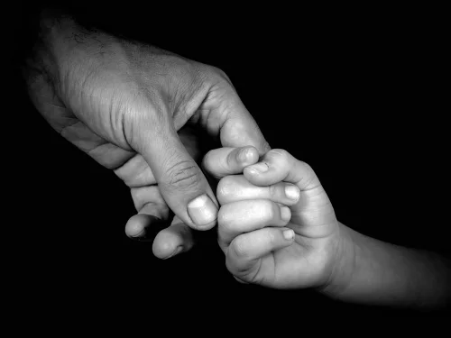 Rüyada Ölmüş Babanın Kucaklaması: Ruhun Şifa Dolu Mesajı