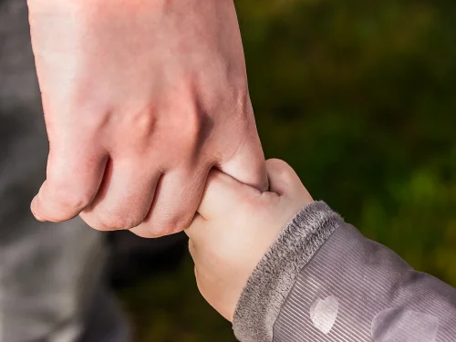 Rüyada Aynadaki Gümüş Teller: Ruhun Olgunlaşma Mevsimi
