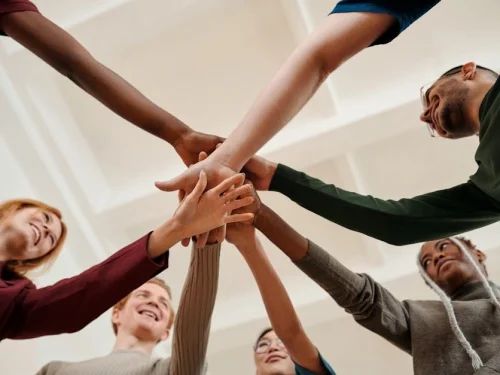 Sevgilinin Kazak Alması: Sıcaklık ve Koruma Rüyası