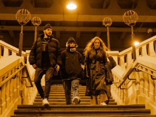 Rüyada Siyah Elbise Yırtılması: Gizemli Dönüşümün İşareti