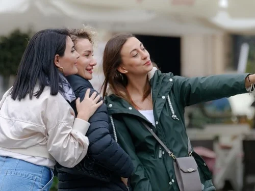 Rüyada Uçurumdan Düşerken Tutulan Elin Gizemi